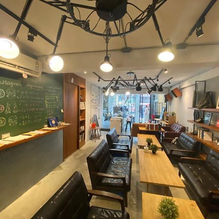 Fengjia Living Lab Hostel Taichung Extérieur photo