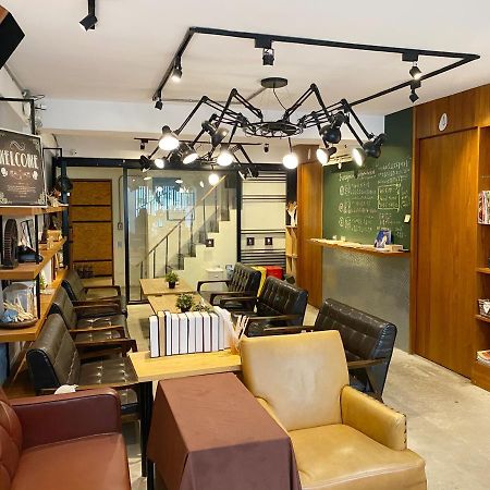 Fengjia Living Lab Hostel Taichung Extérieur photo