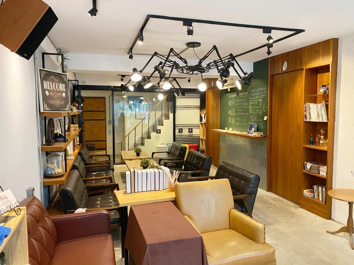 Fengjia Living Lab Hostel Taichung Extérieur photo