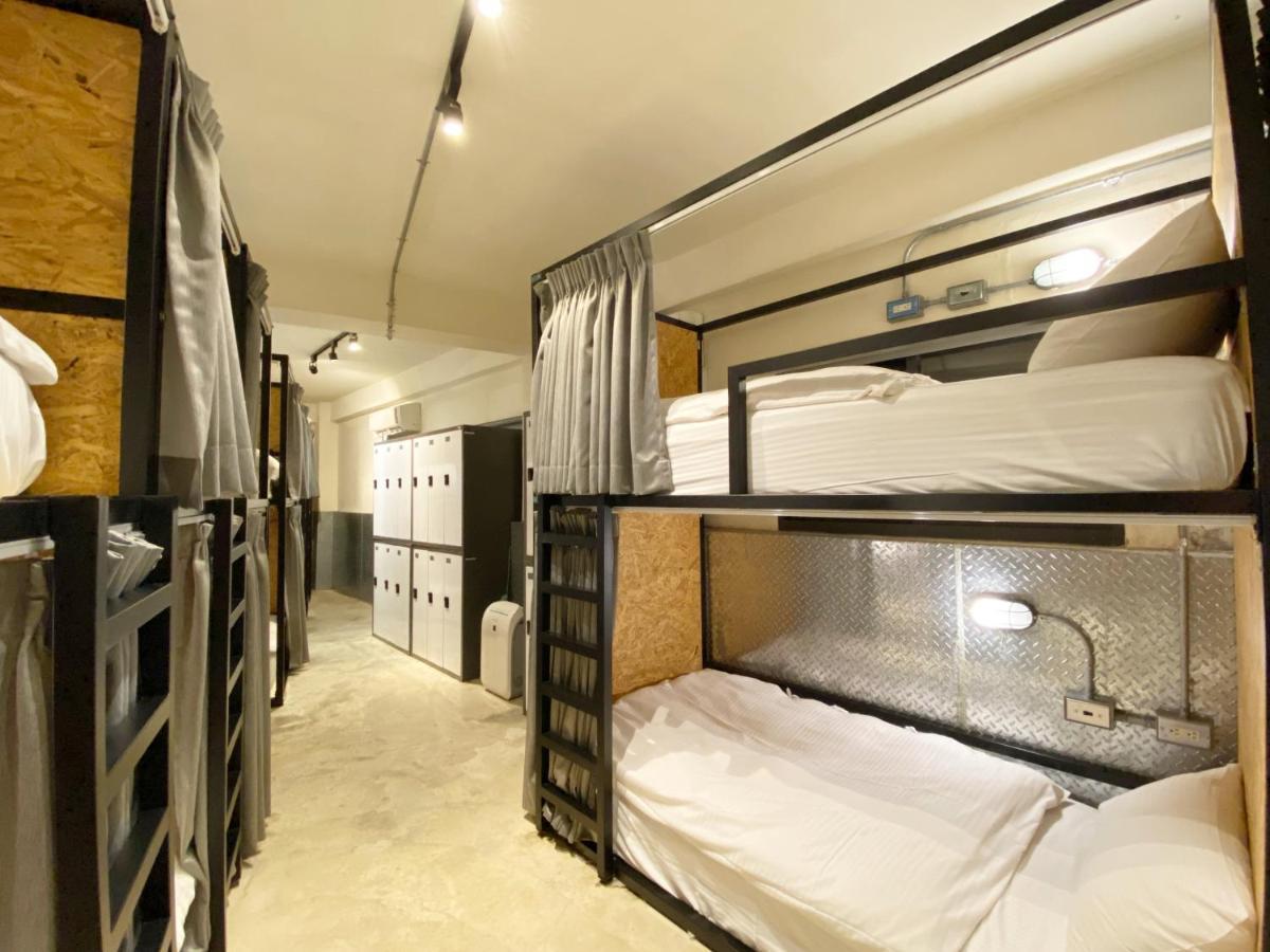Fengjia Living Lab Hostel Taichung Extérieur photo