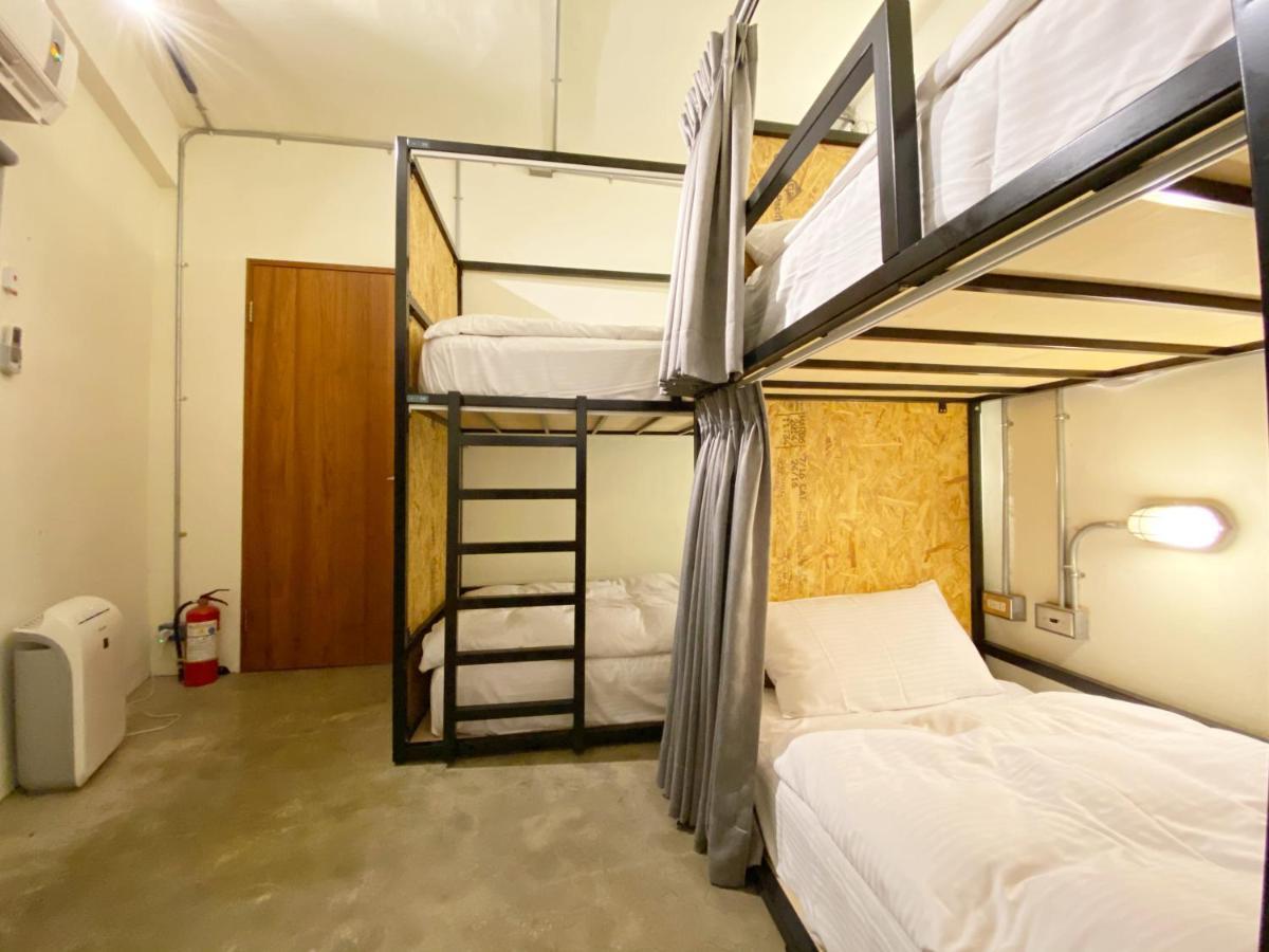Fengjia Living Lab Hostel Taichung Extérieur photo