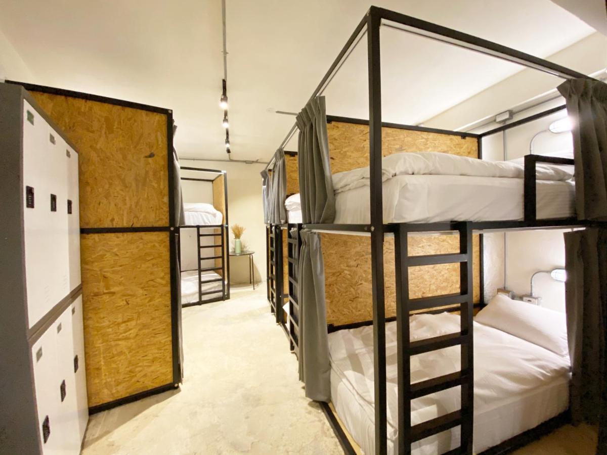 Fengjia Living Lab Hostel Taichung Extérieur photo