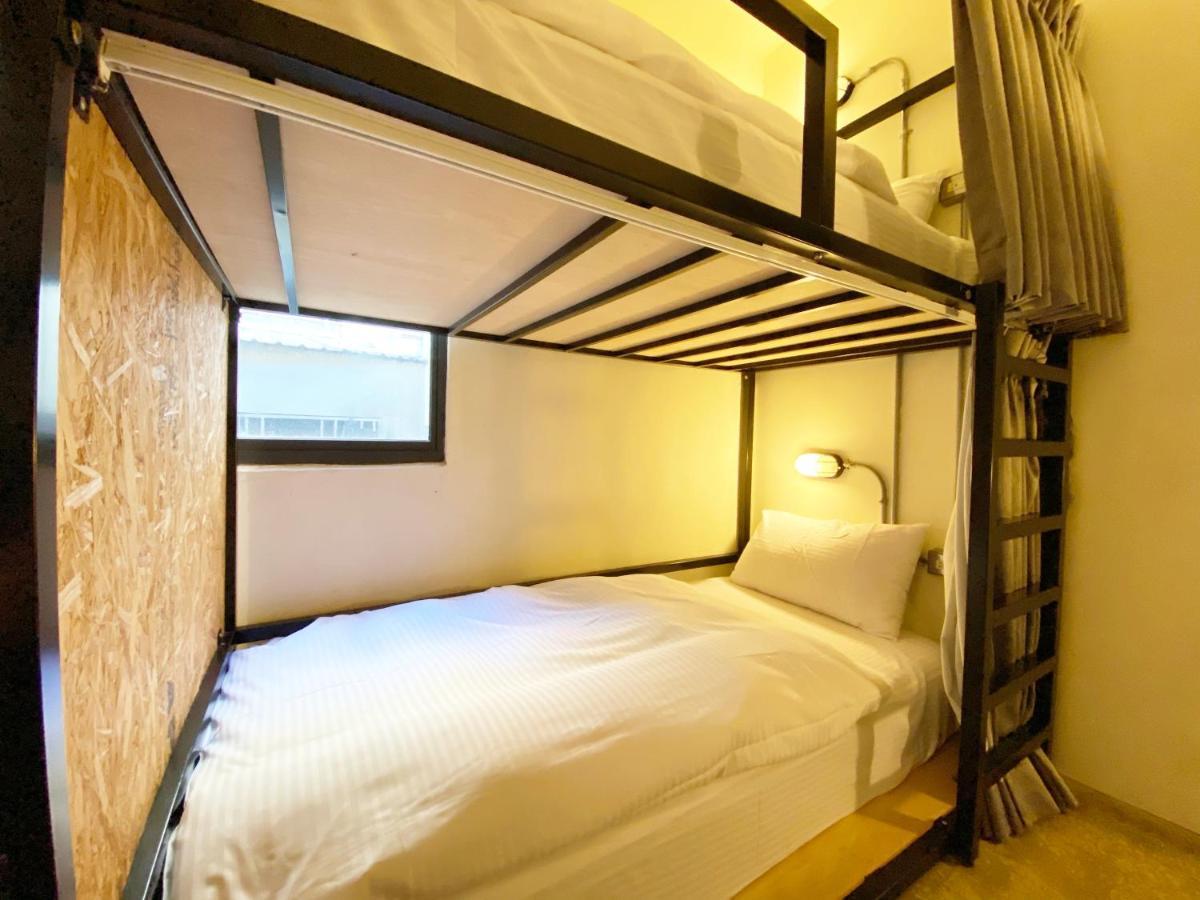 Fengjia Living Lab Hostel Taichung Extérieur photo